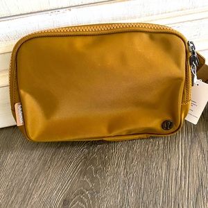 🔥NWT LARGE Lululemon Belt Bag🔥